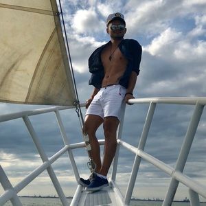 Meet your Posher, Nicholas